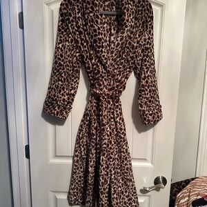 Jones New York Leopard Print Long Fleece Robe Size Small